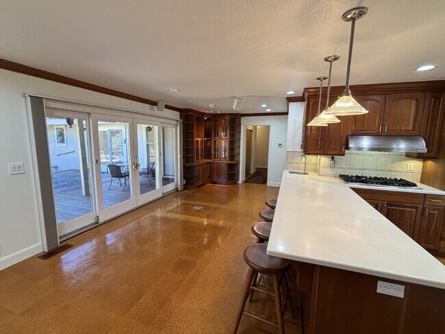 Building Photo - 485 Butterfield Pl