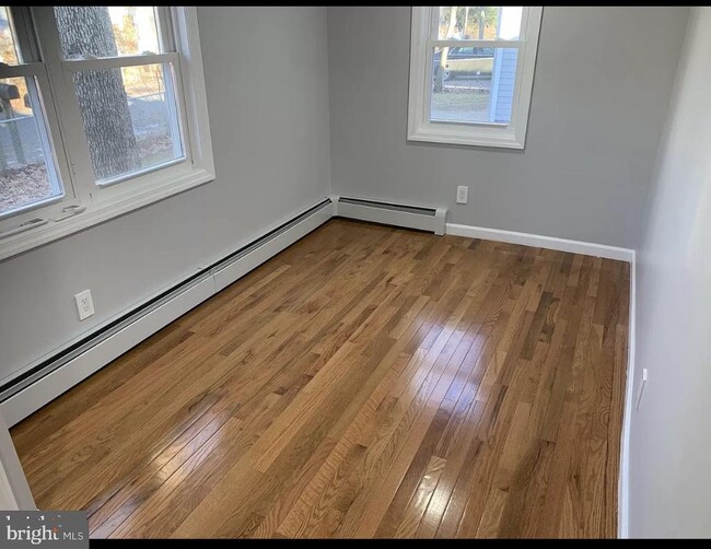Building Photo - 67 Syringa St