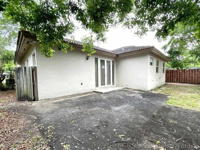 Building Photo - 17717 SW 135th Ct