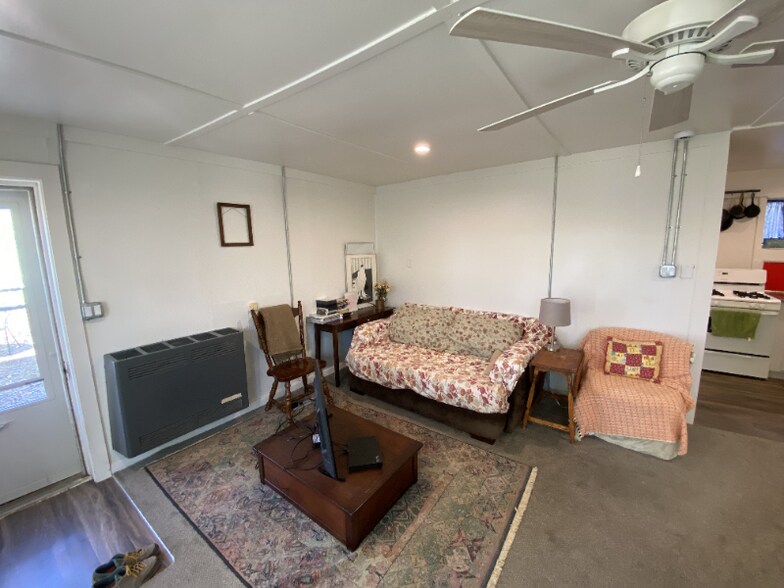 Building Photo - 521 S Bryan Ave