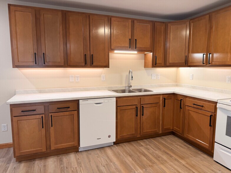 Building Photo - 1009 Boxelder Ave