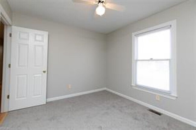 Building Photo - Call Sabrina at 757-767-0767 for more information