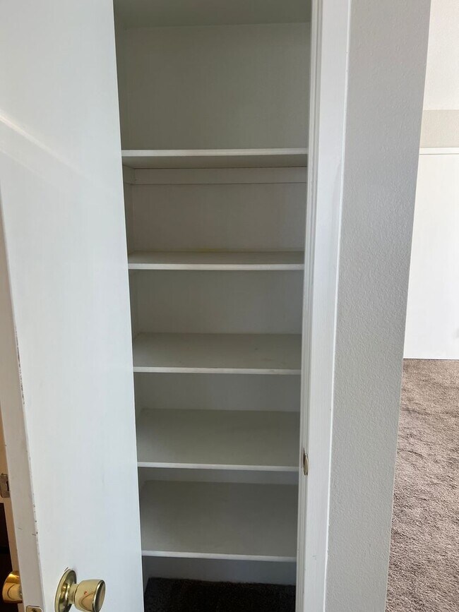 Building Photo - Ready for Move In.  One Month Free Rent