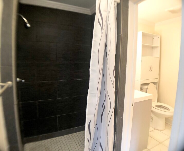 Bathroom - 601 Louisiana Ave