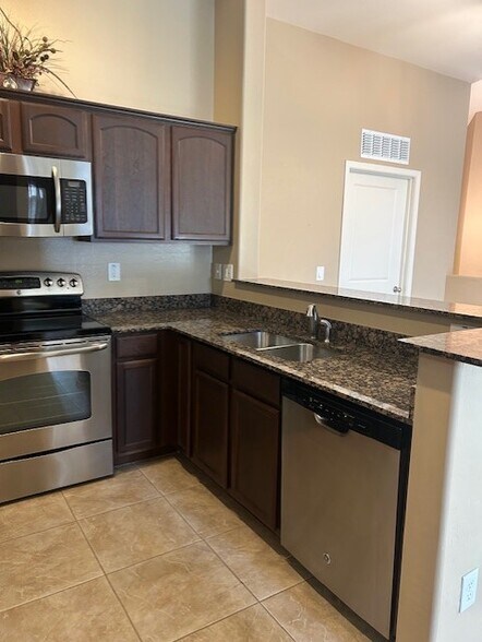 Building Photo - 2725 E Mine Creek Rd