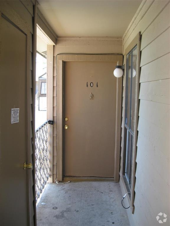 Building Photo - 10601 South Dr