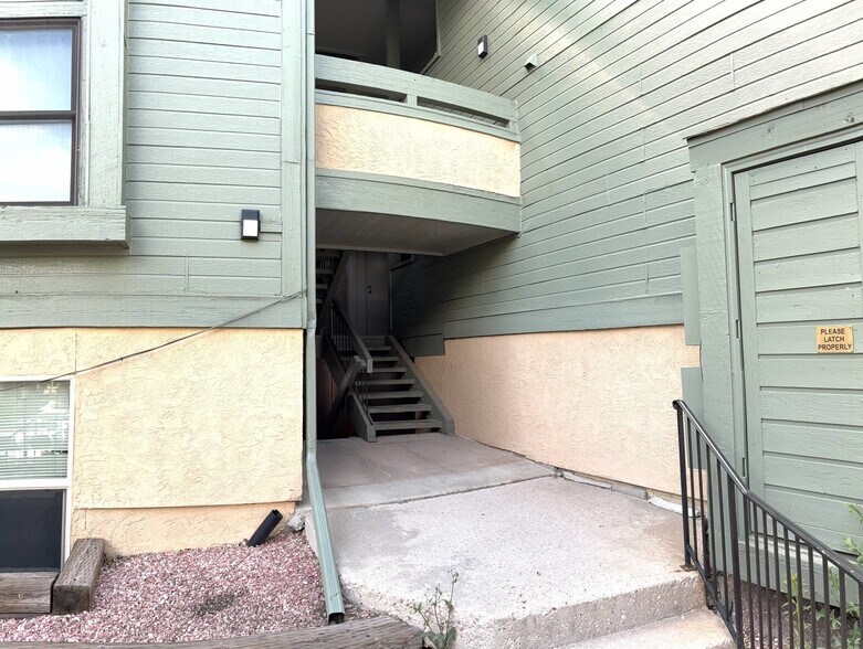 Building Photo - 128 W Rockrimmon Blvd