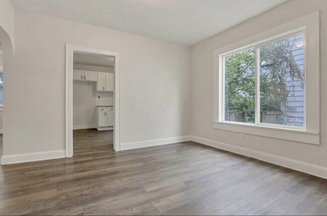 Building Photo - 1364 S Champion Ave