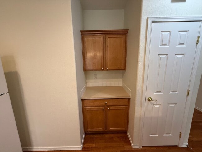 Building Photo - 4 Bed 3 Bath Gated Townhome Near Maplewood Golf