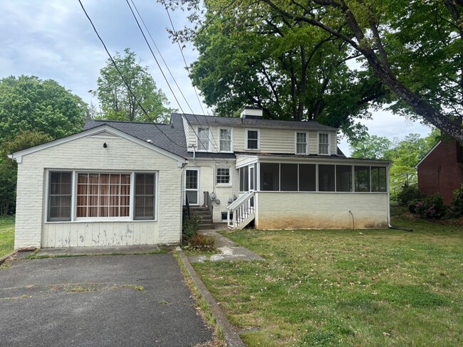 Building Photo - 210 Locust Ave