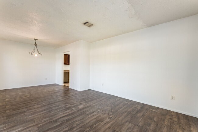 Building Photo - 15235 Heron Park Dr