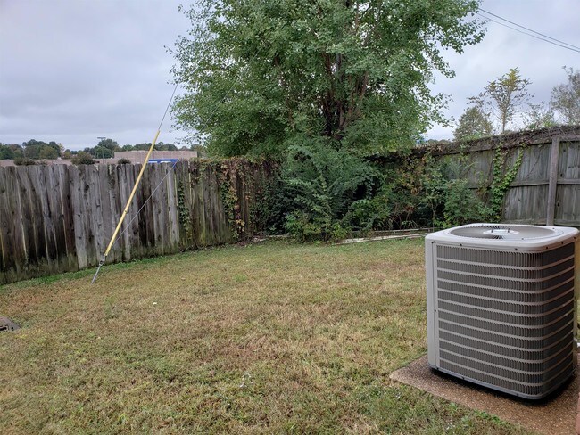 Building Photo - 7805 Shadowland Dr