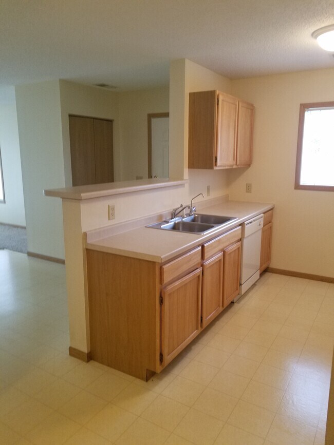 Building Photo - 233 Birch St N