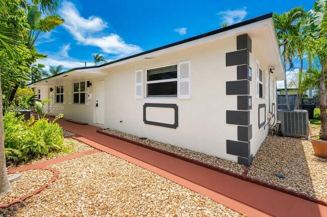 Building Photo - 850 SW 12th Ct