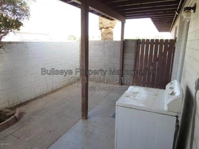 Building Photo - 1901 S Farmer Ave