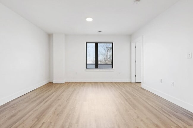 Building Photo - 276 Reock St