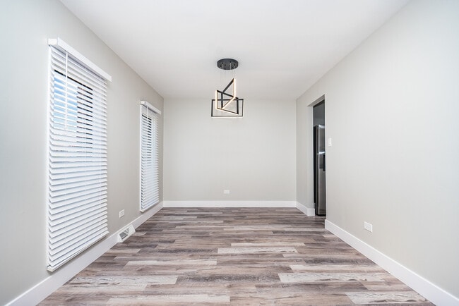 Building Photo - 15369 Ingleside Ave