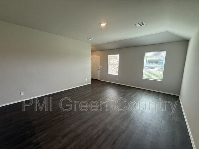 Building Photo - 29333 E 80th St S