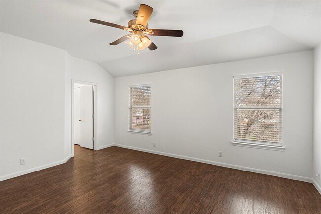 Building Photo - 210 Summerside Ave