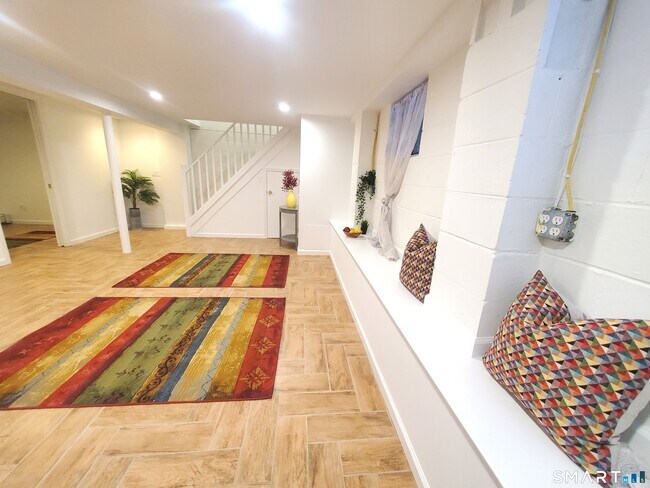 Building Photo - 42 County St