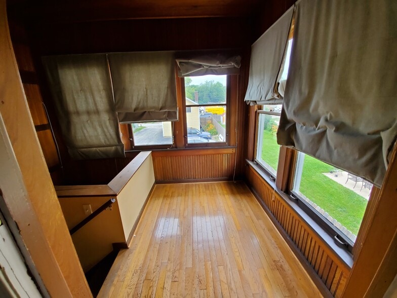 Apartment Landing - 113 N Batavia Ave