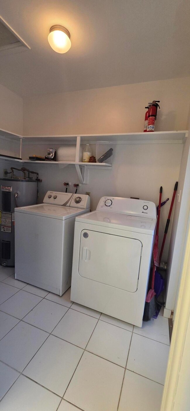 Building Photo - 1951 NE 56th St