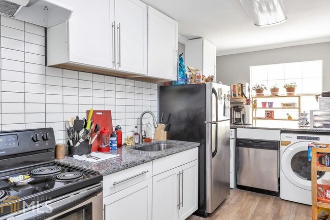 Building Photo - 714 Bryan St SE