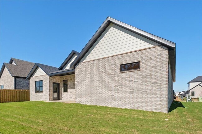 Building Photo - 1821 Peacock Rd