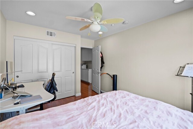 Building Photo - 18 Moonstone