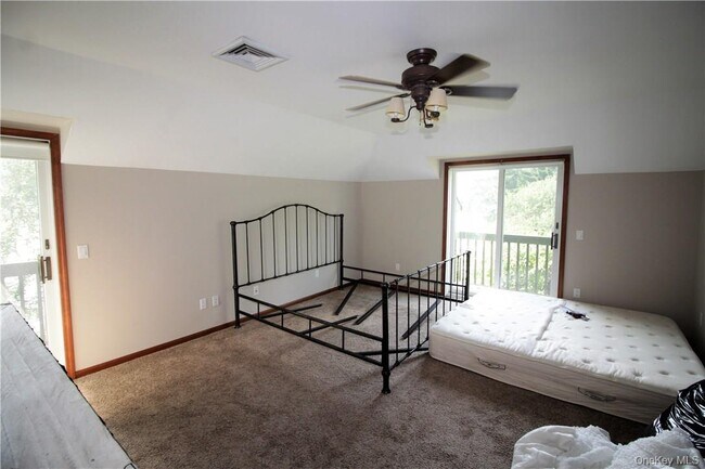 Building Photo - 7 Tamarack Rd