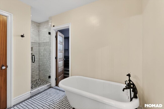 Building Photo - 910 N Clarkson St