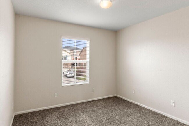 Building Photo - 815 Fire Rock Pl