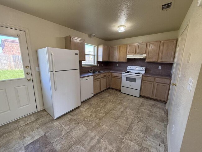 Building Photo - 2811 Cantabrian Dr