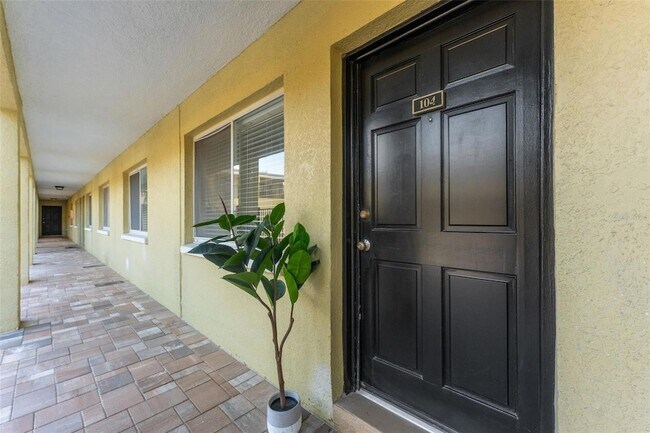 Primary Photo - 3206 W Azeele St