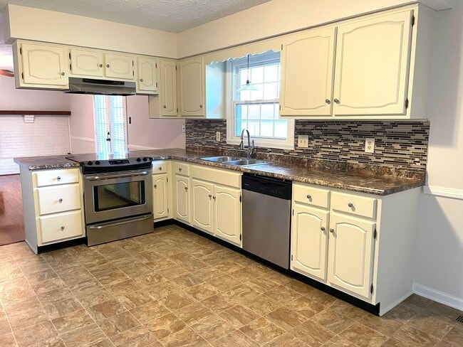 Building Photo - 3 Bedroom Home in Fishers with Bonus Room!