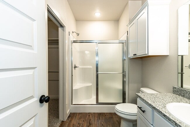 Building Photo - Iron Horse 2 bedroom 2 bathroom!