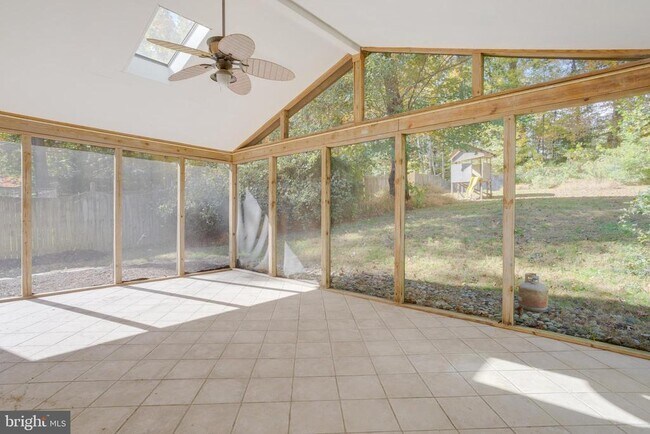 Building Photo - 9369 Tovito Dr