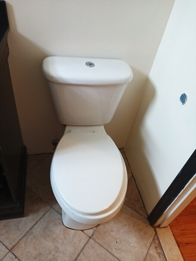 Building Photo - 471 Logan Ave