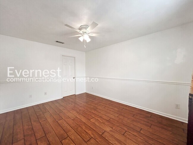 Building Photo - 3-Bed/3-Bath Townhome/Available Now!