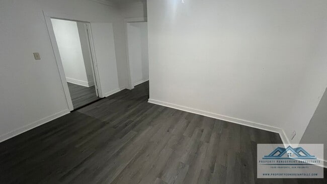 Building Photo - 233 N Royal Ave