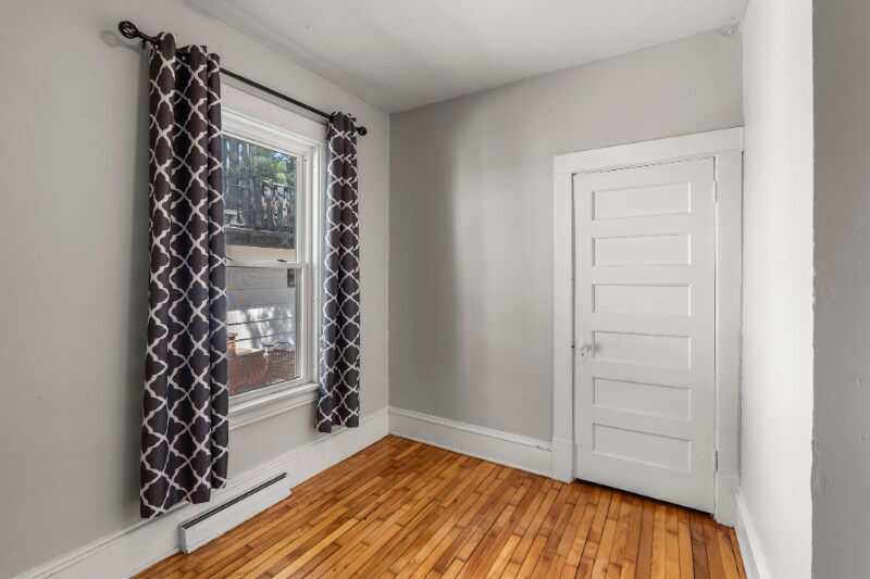 Building Photo - 1123 5th St NE