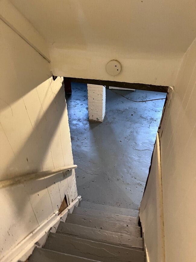 Building Photo - 3-Bedroom Home for Rent in Cleveland – Pet Friendly! Only $1,300