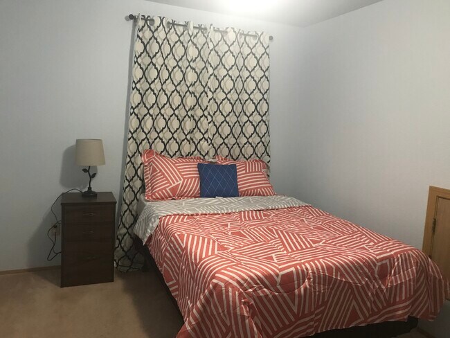 Building Photo - 602 Malibu Dr SE