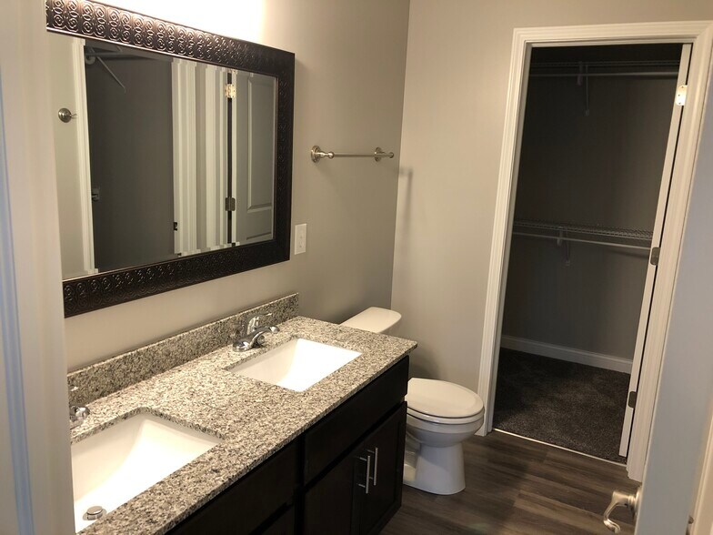 MASTER BATH - 2278 Klondike Rd