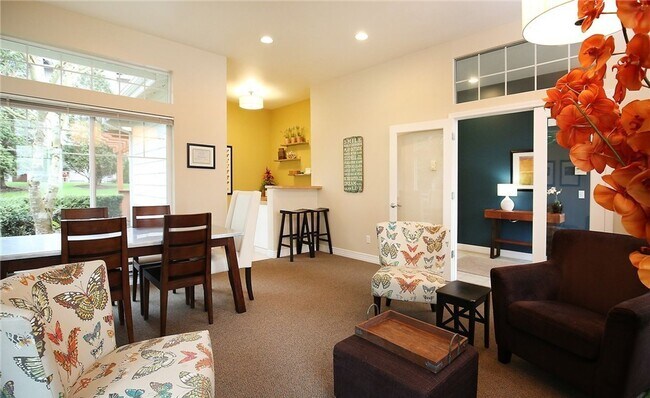 Building Photo - A Cambridge Townhome with 2 Beds and 2.5 B...