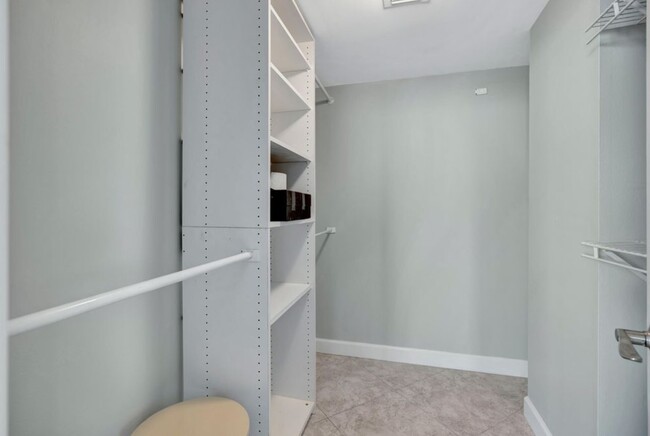 Building Photo - 4200 N Ocean Dr