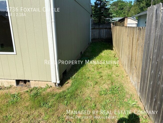 Building Photo - Woodland 4 Bed 2.5 Bath Home with Two Car ...