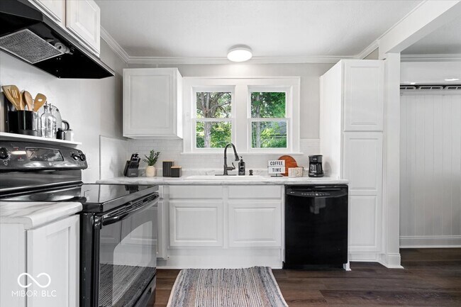 Building Photo - 606 E County Line Rd