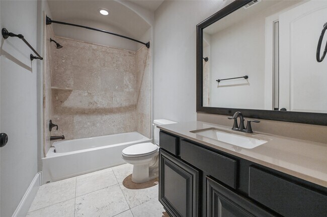 Building Photo - 307 Snover St