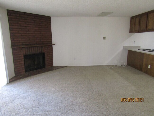 Building Photo - Centrally Located Large Two Story Condo wi...